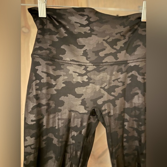SPANX Dark Camouflage Faux Leather Leggings - Picture 8 of 9